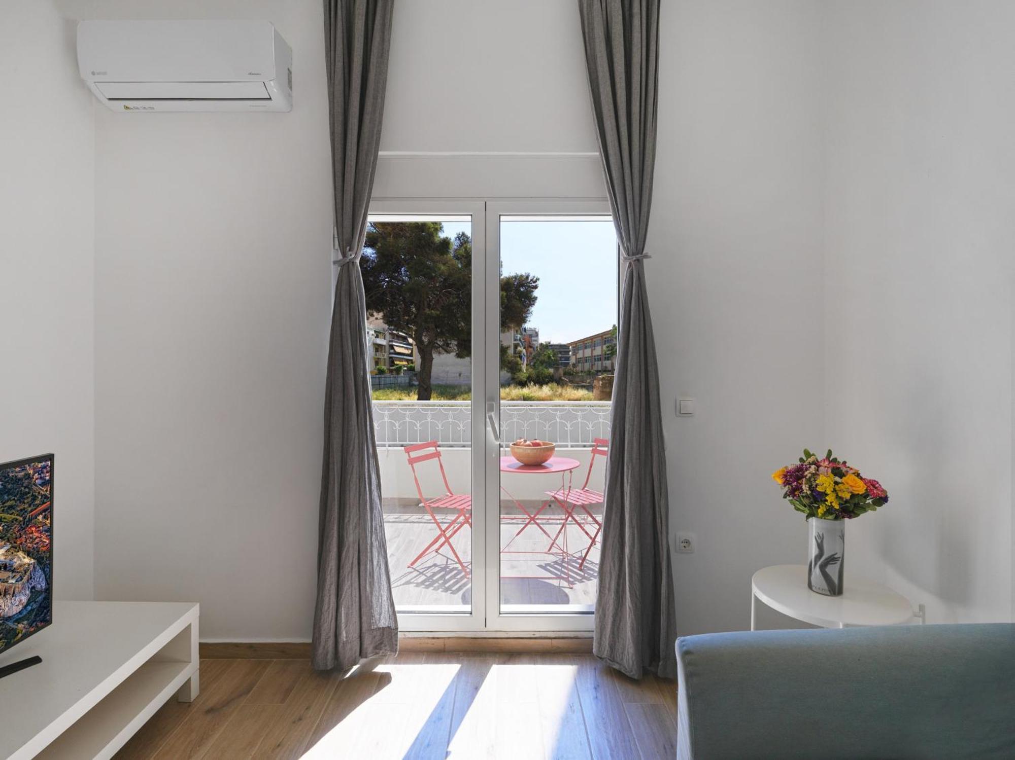 Beautiful Athenian With Terrace Apartment *